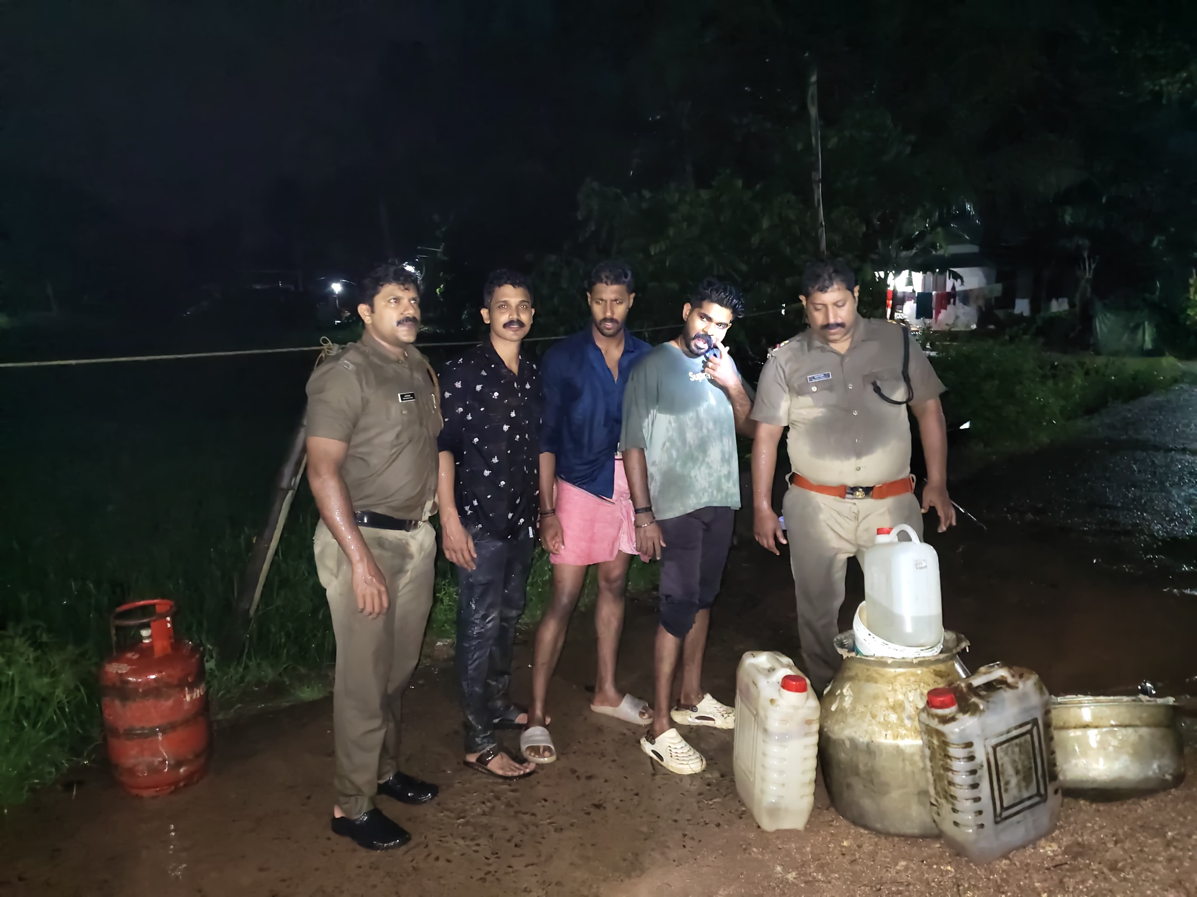 ചെങ്ങന്നൂരിൽ വൻ ചാരായവേട്ട